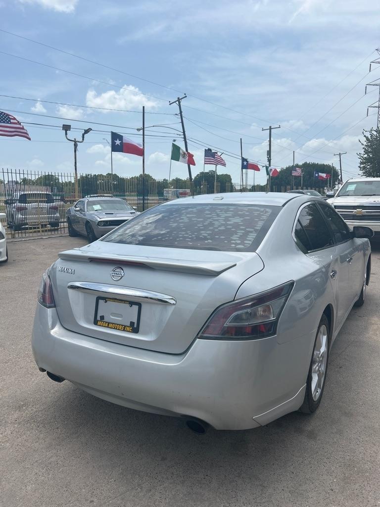 Nissan Maxima  2012