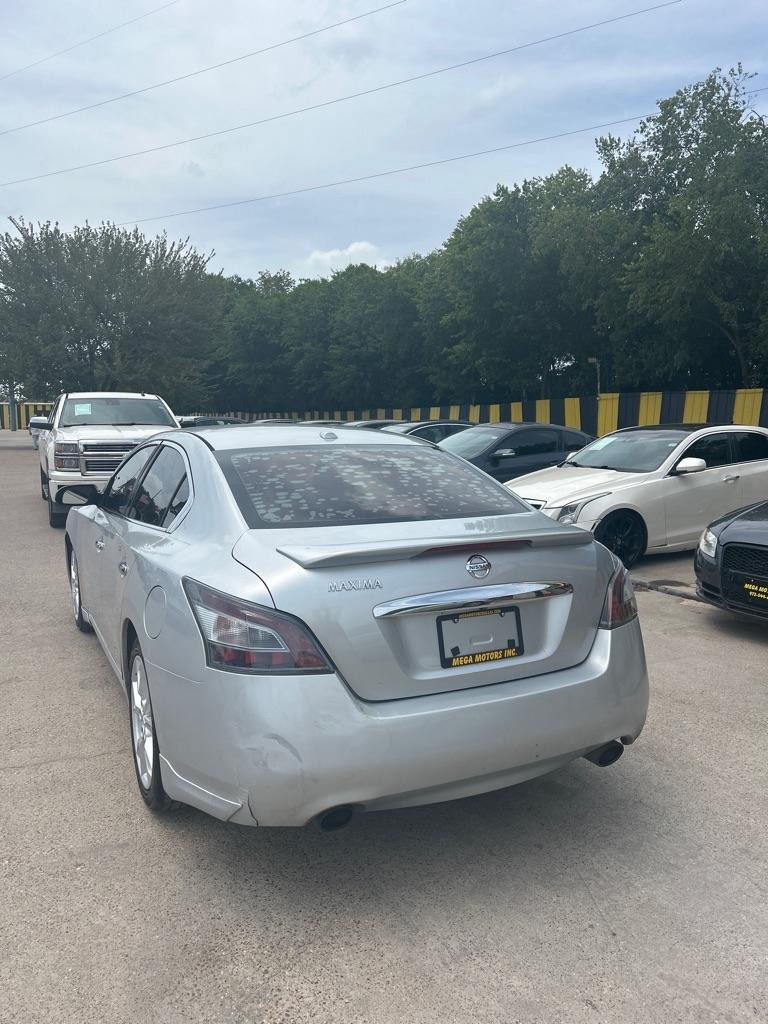 Nissan Maxima  2012