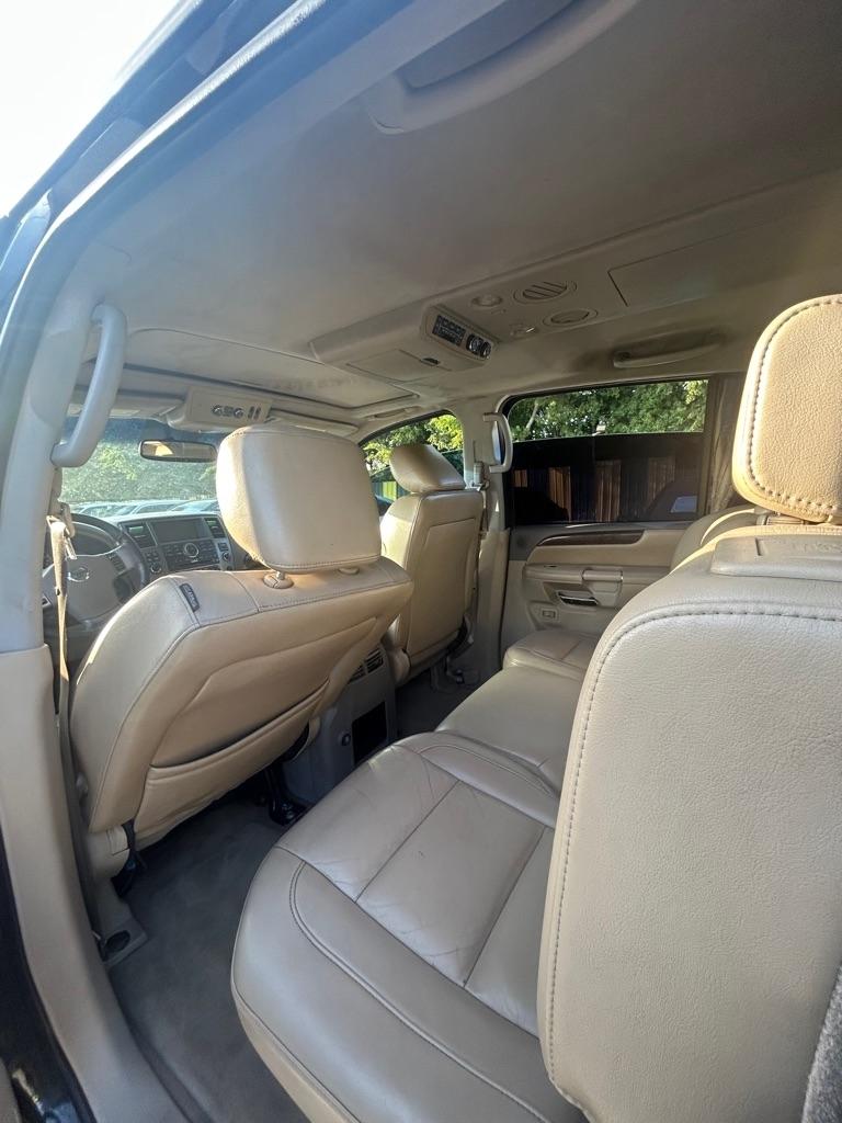 Nissan Armada  2011