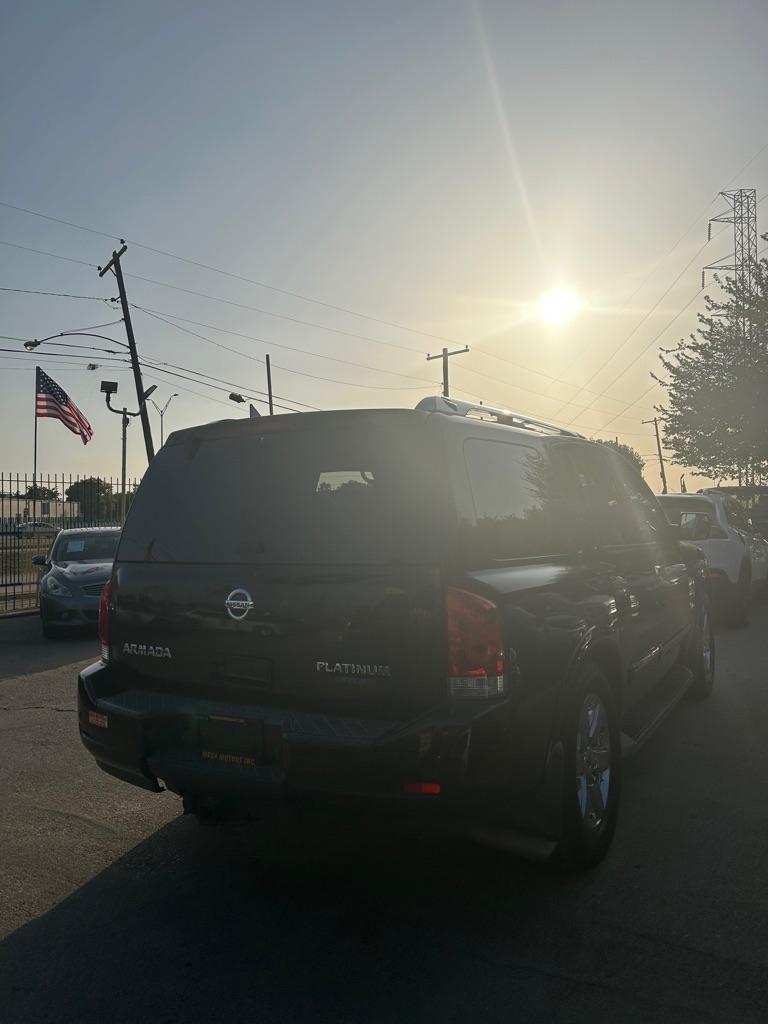Nissan Armada  2011
