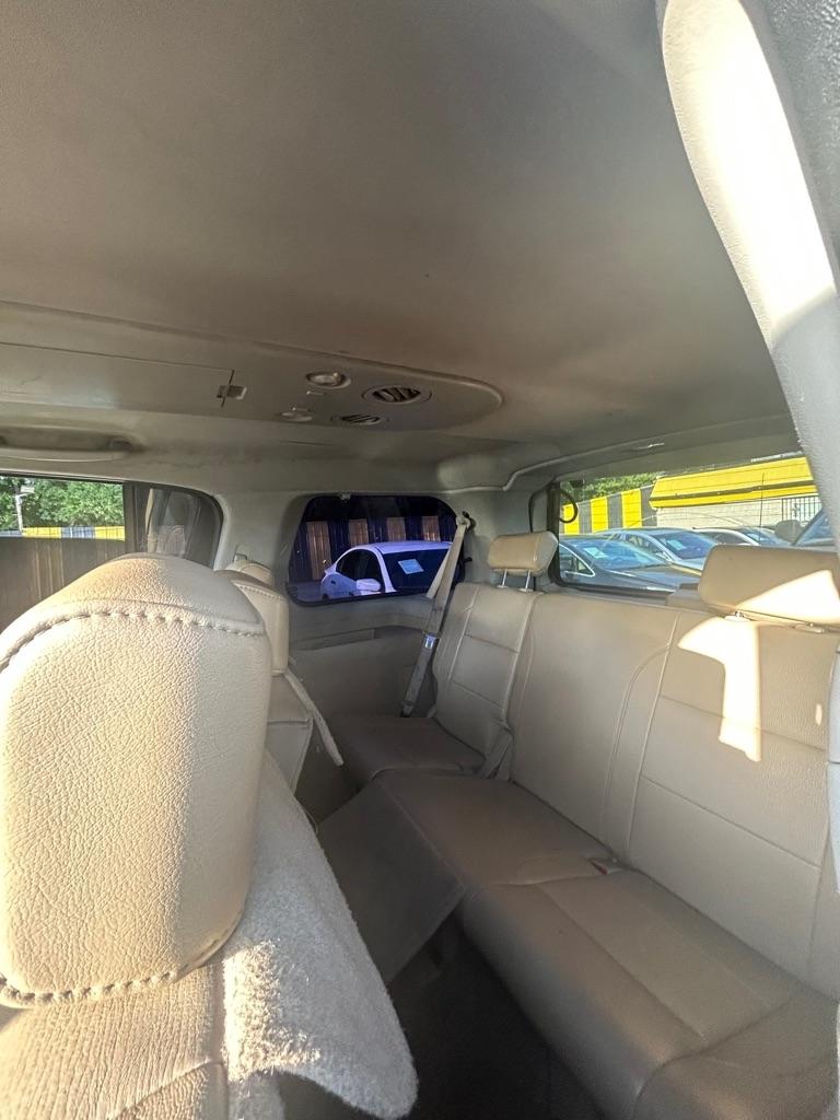 Nissan Armada  2011