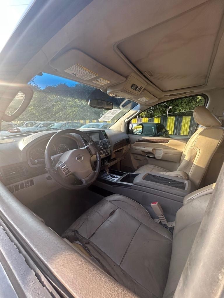 Nissan Armada  2011