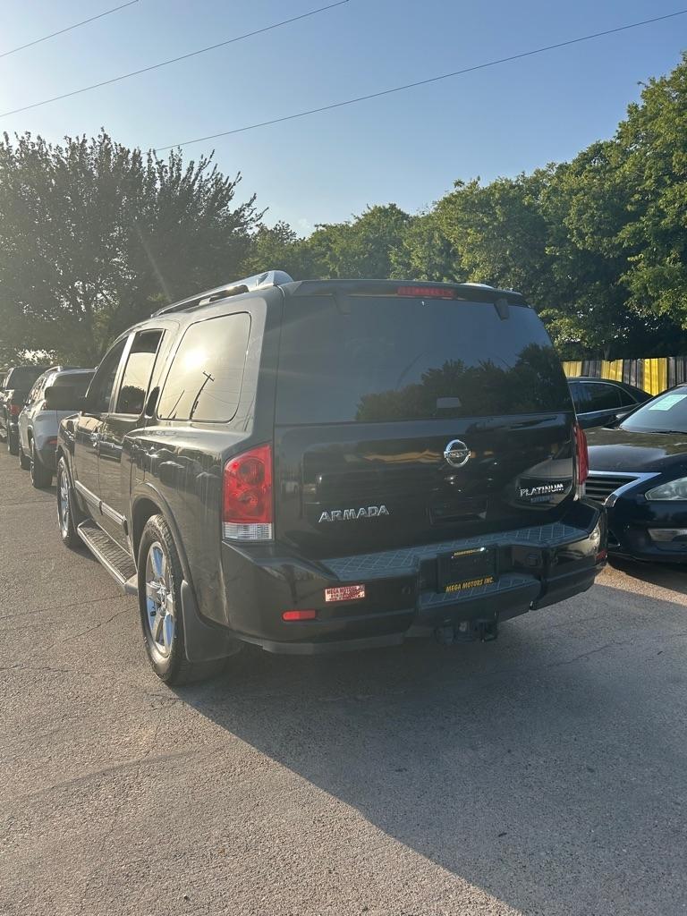 Nissan Armada  2011