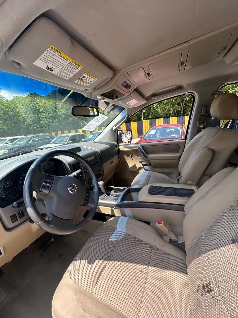 Nissan Armada  2005