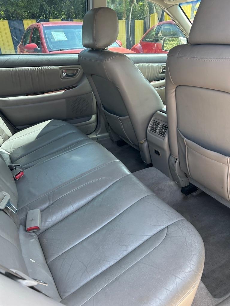 Toyota Avalon  2001