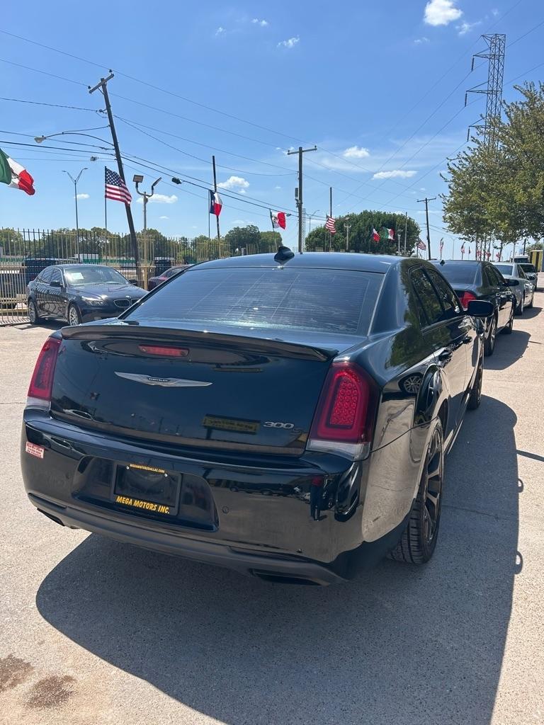 Chrysler 300  2016