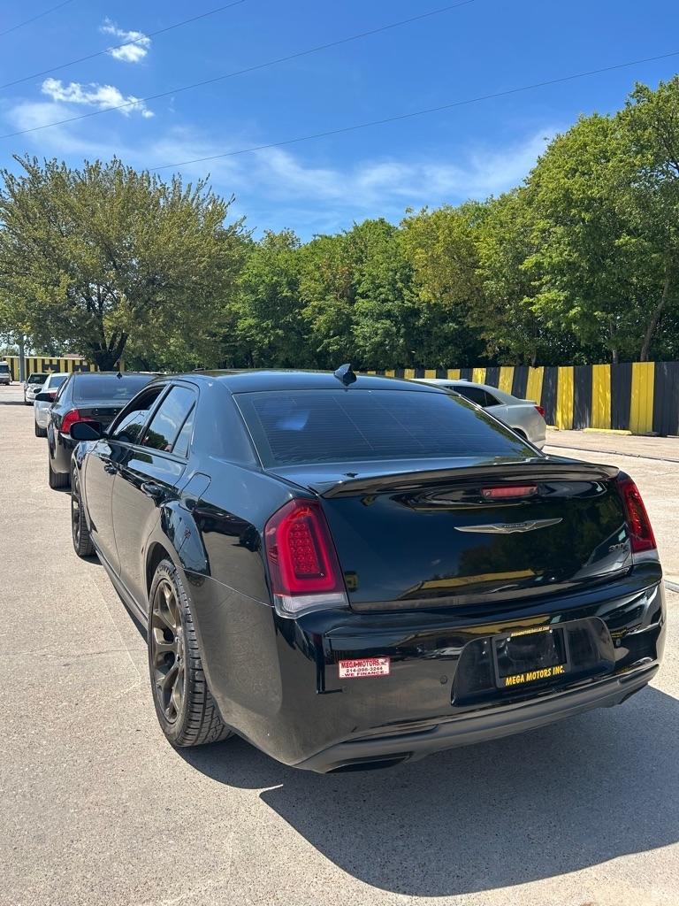 Chrysler 300  2016