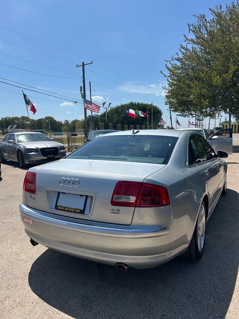 Audi A8  2006