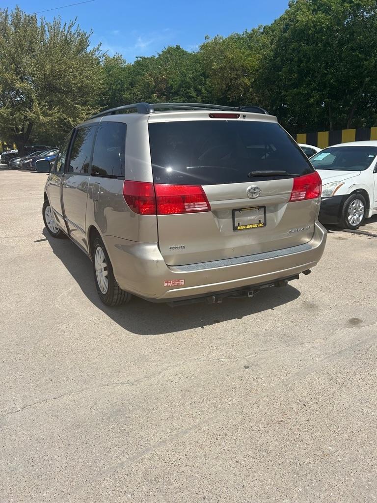 Toyota Sienna  2004