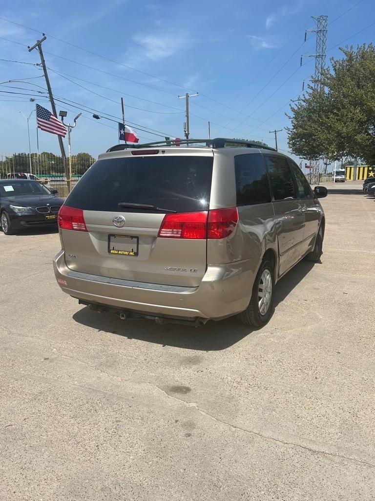 Toyota Sienna  2004