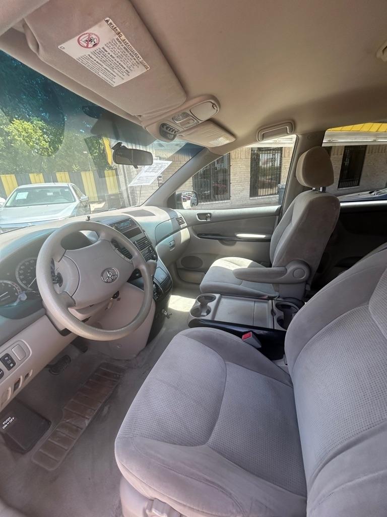 Toyota Sienna  2004