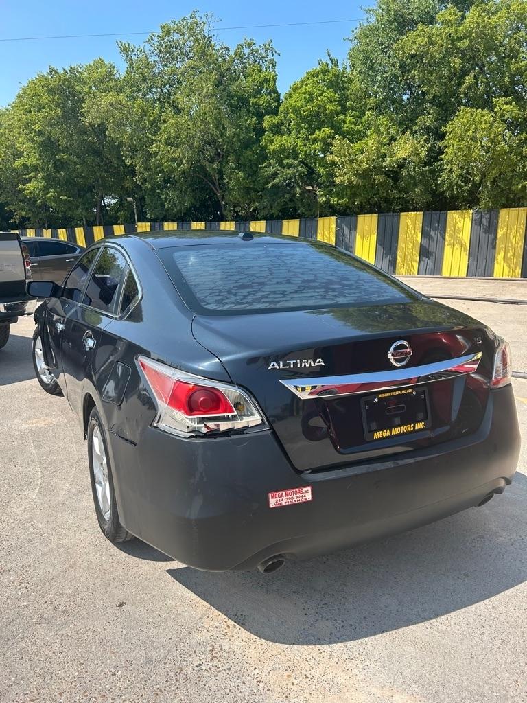 Nissan Altima  2015