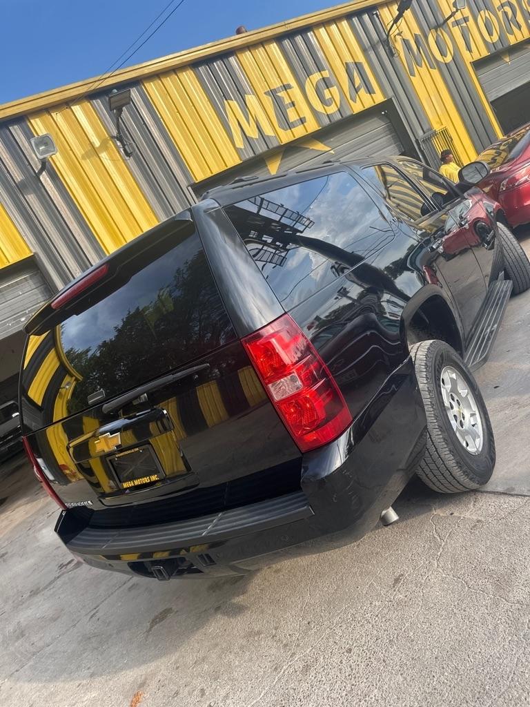 Chevrolet Suburban  2013