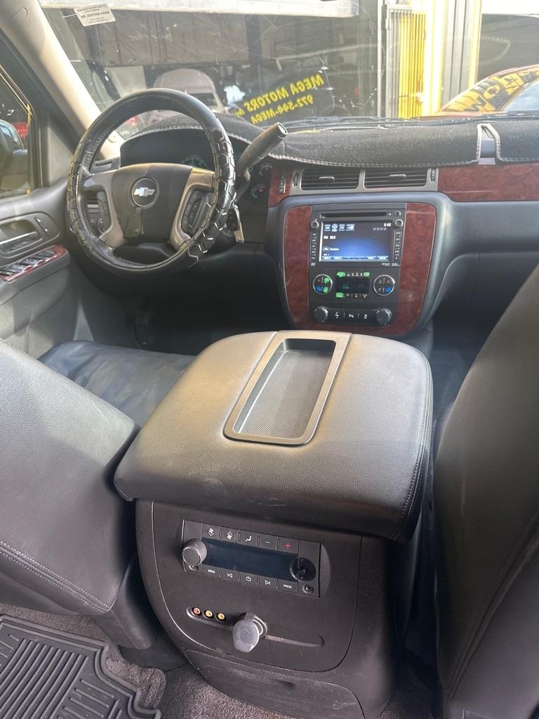 Chevrolet Suburban  2013