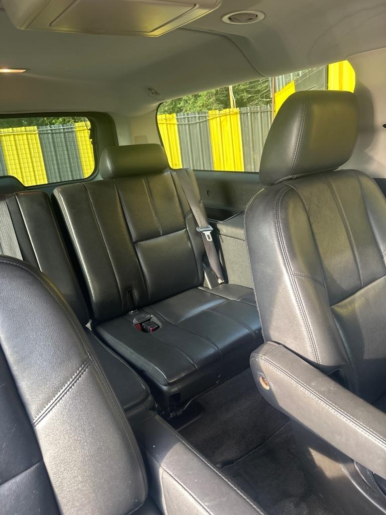 Chevrolet Suburban  2013