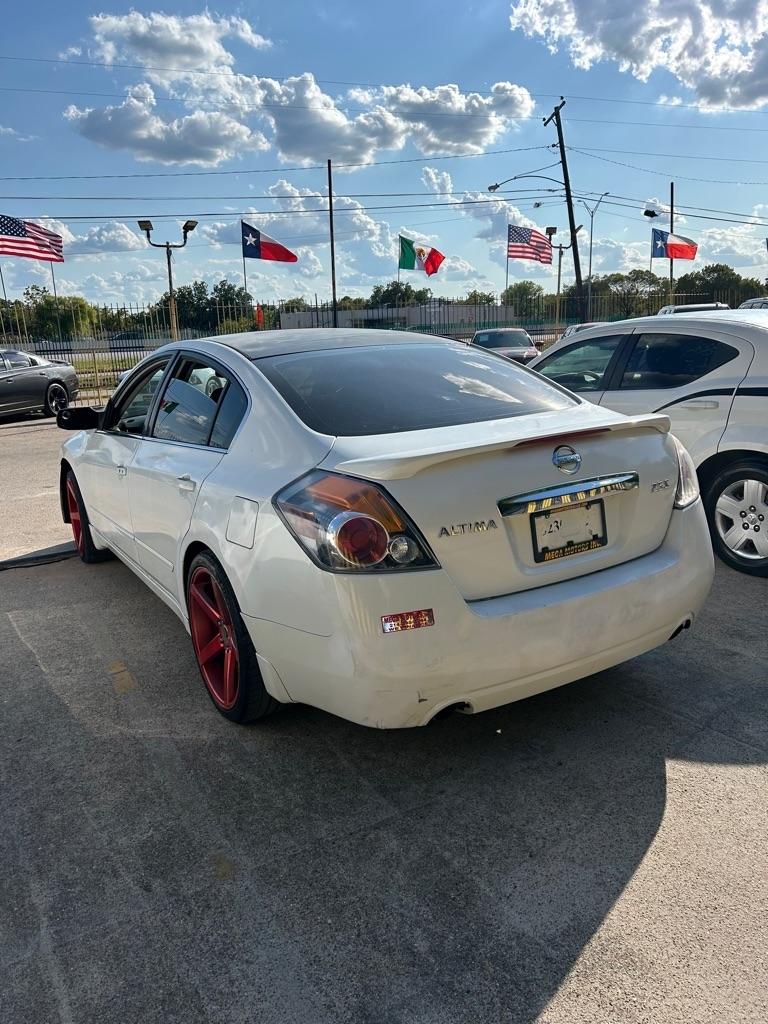 Nissan Altima  2010