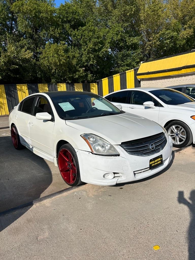 Nissan Altima  2010