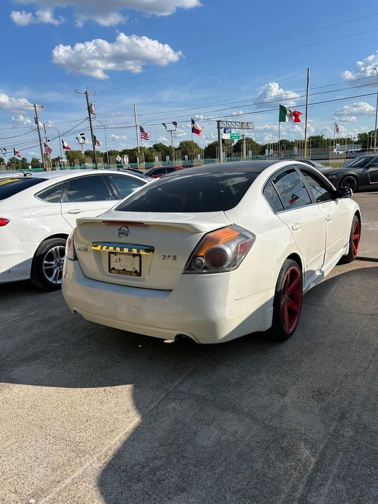 Nissan Altima  2010
