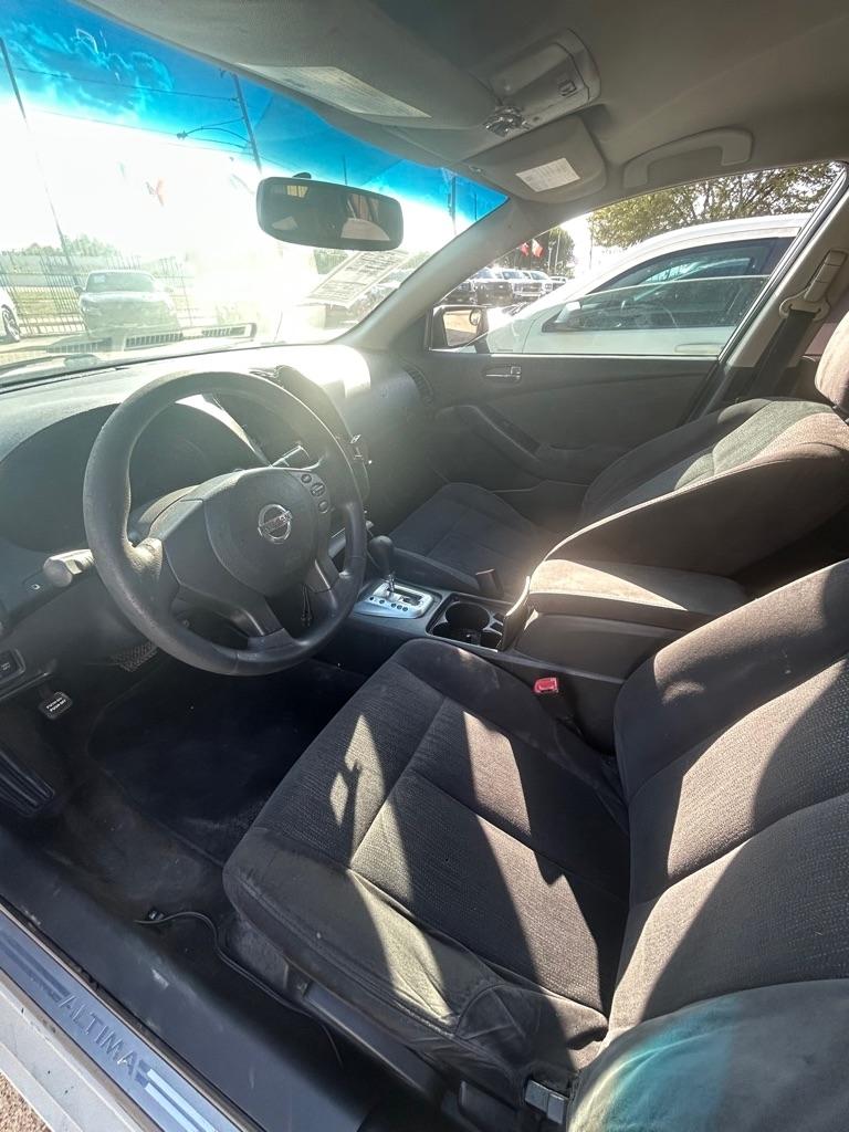 Nissan Altima  2010