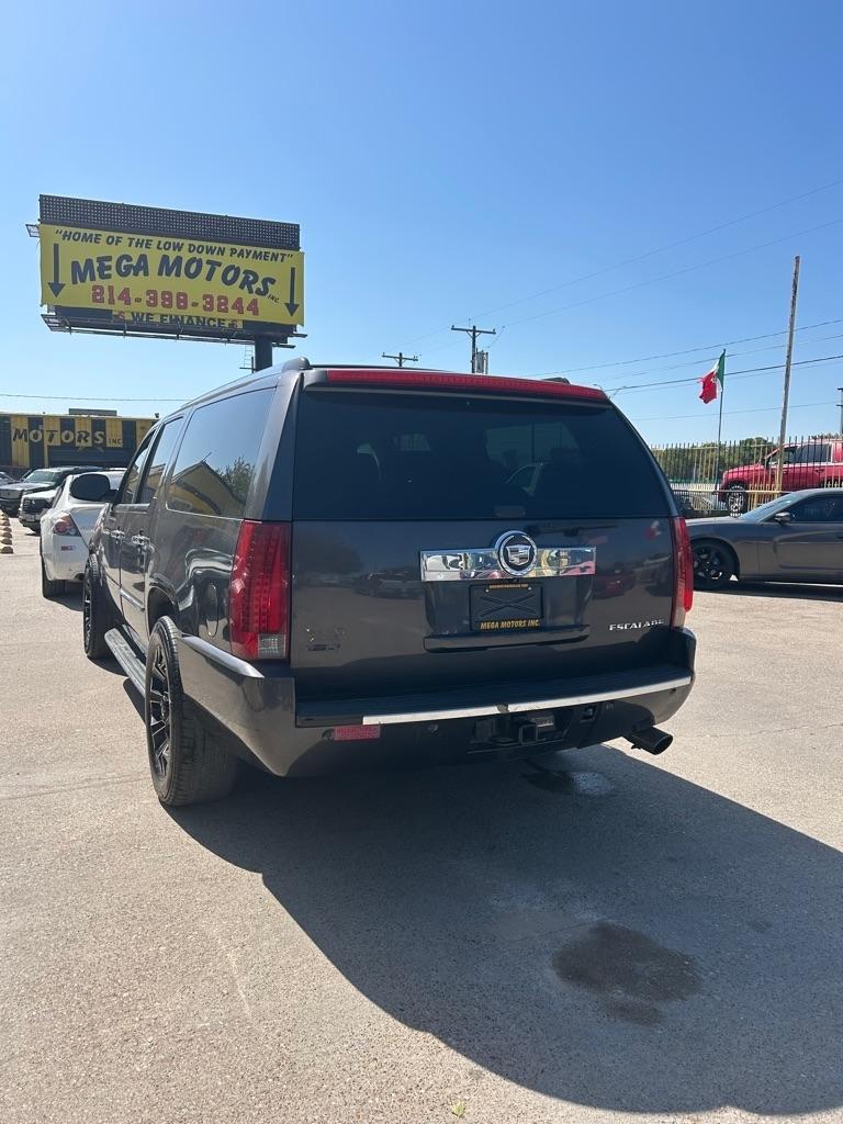 Cadillac Escalade  2010