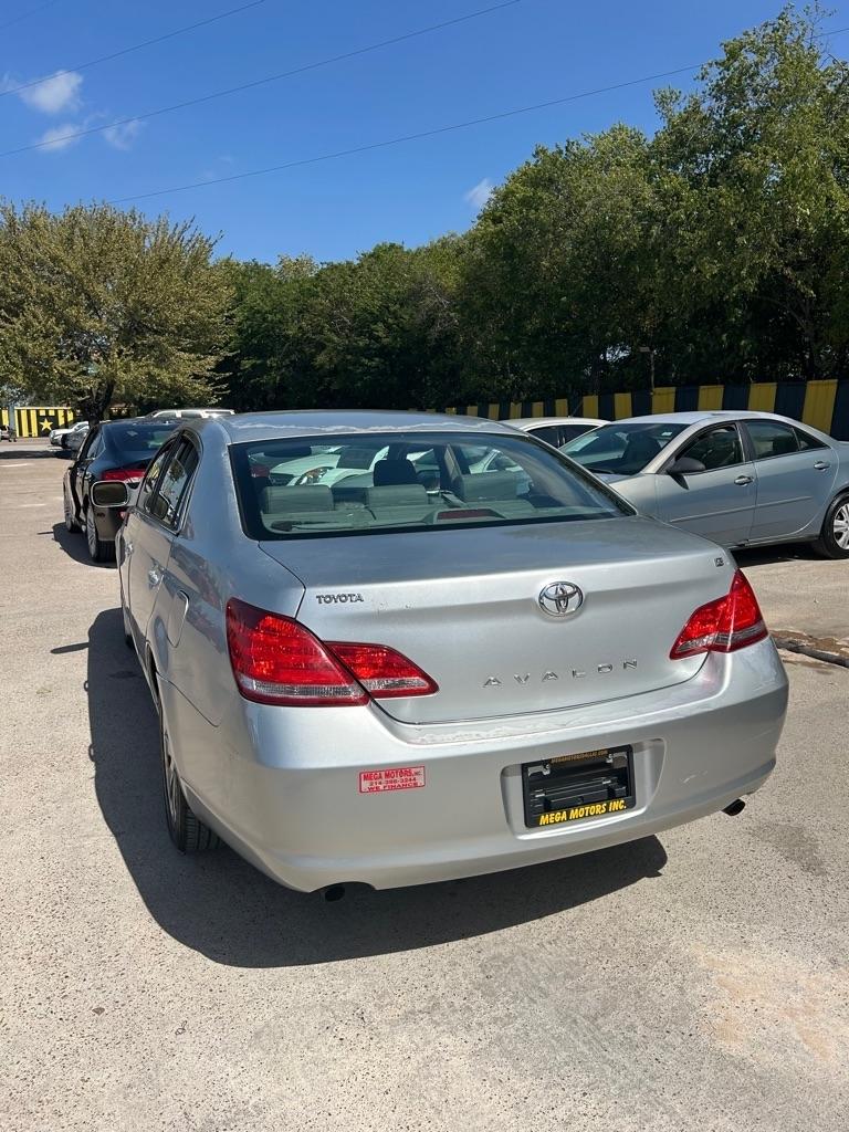 Toyota Avalon  2007
