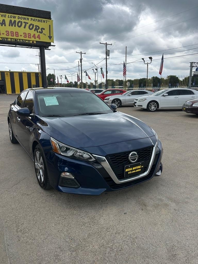 Nissan Altima  2020