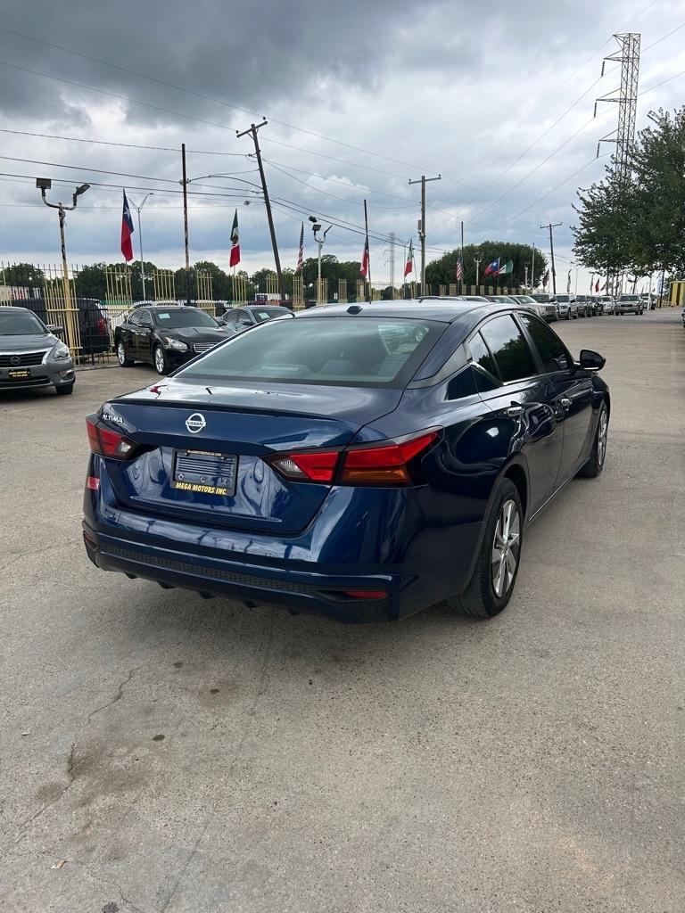 Nissan Altima  2020