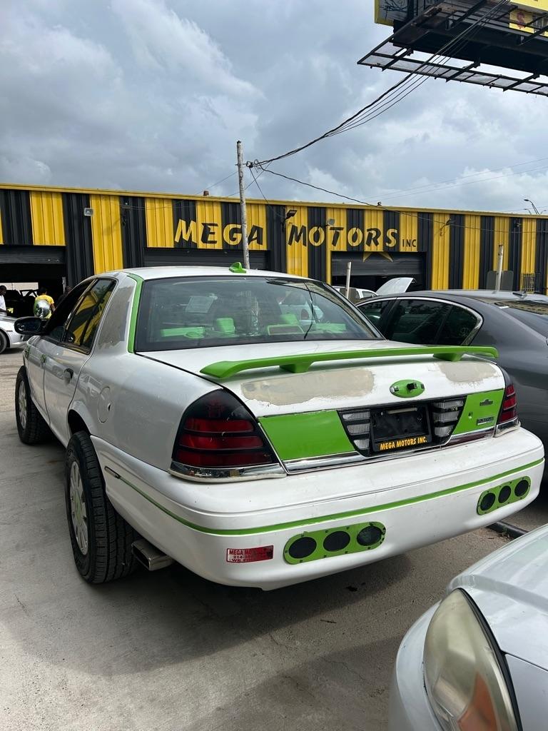 Ford Crown Victoria  2011