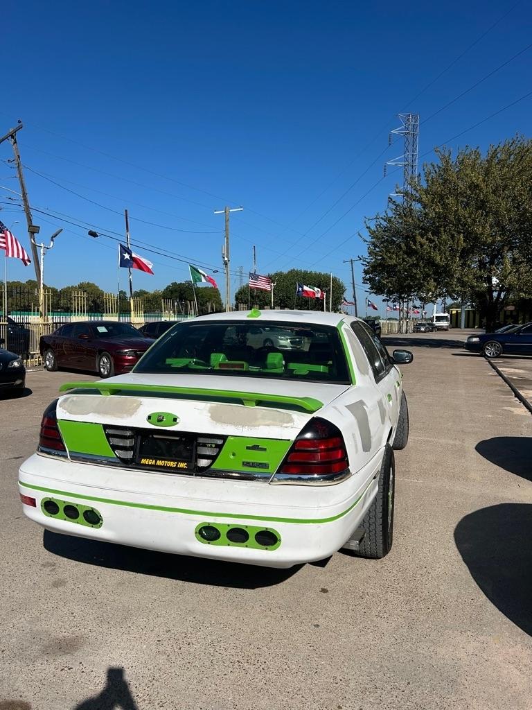 Ford Crown Victoria  2011