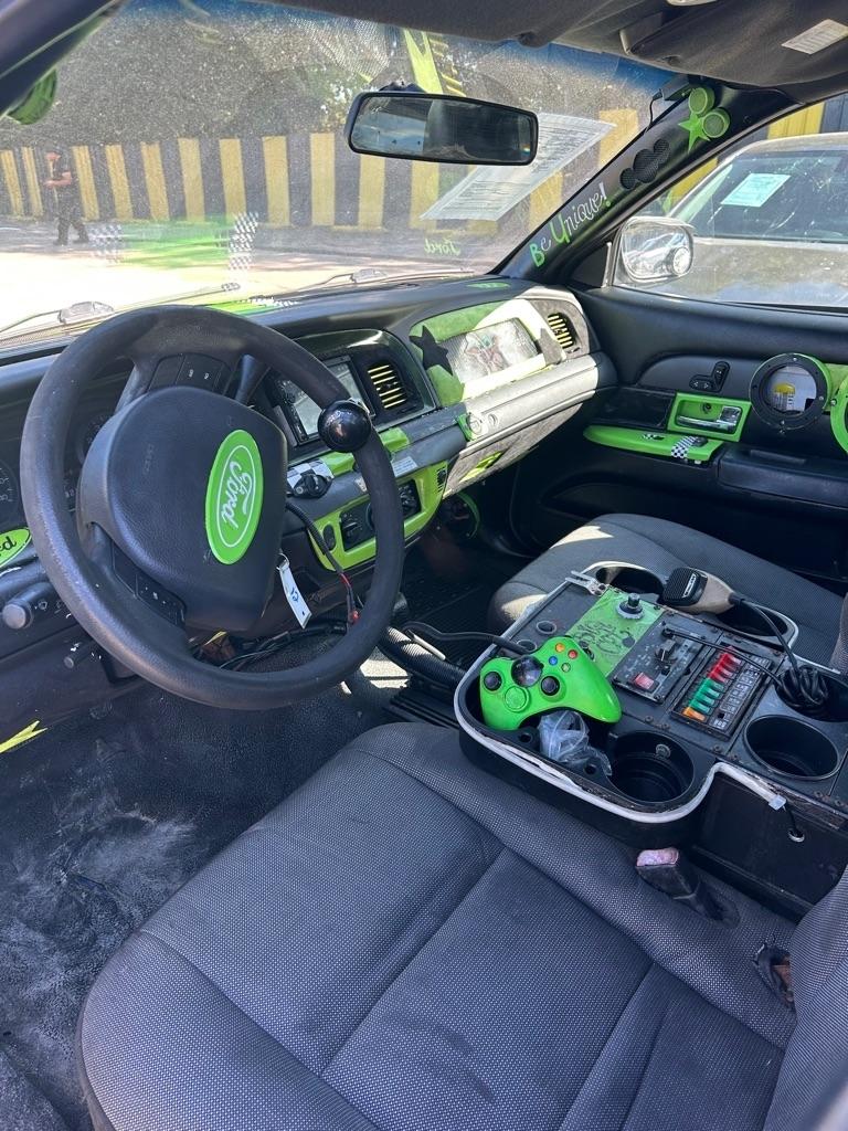 Ford Crown Victoria  2011