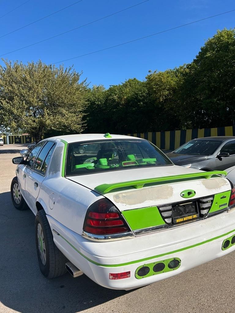Ford Crown Victoria  2011