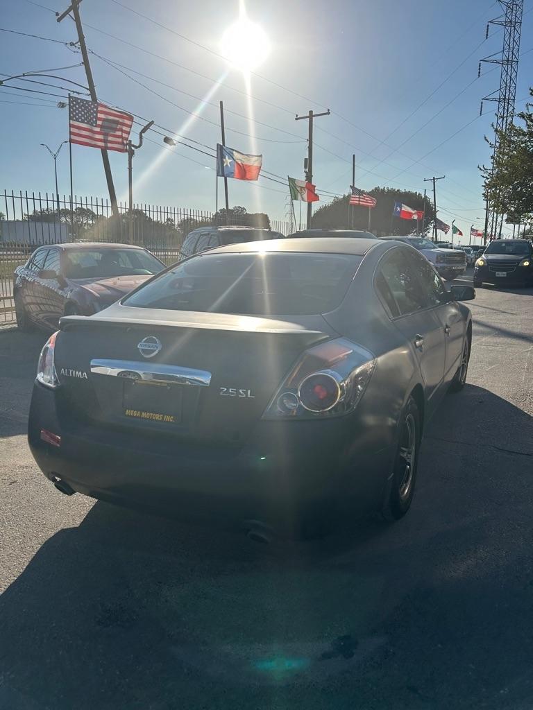 Nissan Altima  2012