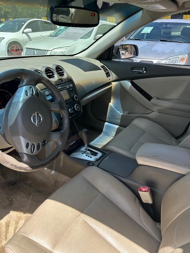 Nissan Altima  2010
