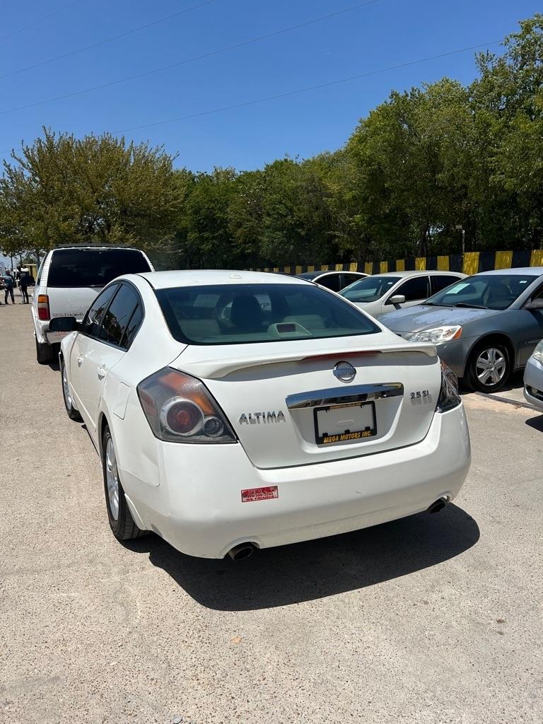 Nissan Altima  2010