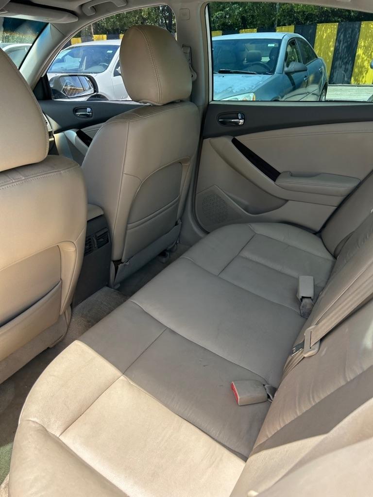 Nissan Altima  2010