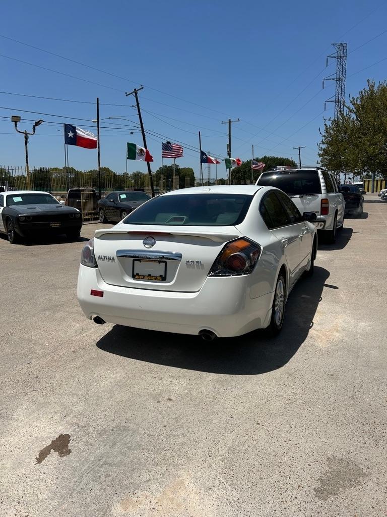 Nissan Altima  2010