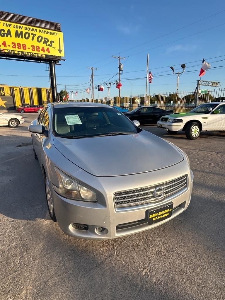 Nissan Maxima  2011