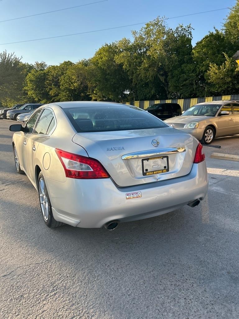 Nissan Maxima  2011