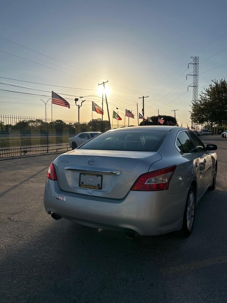 Nissan Maxima  2011