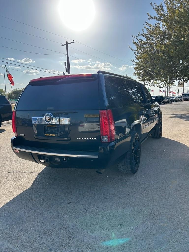 Cadillac Escalade  2011
