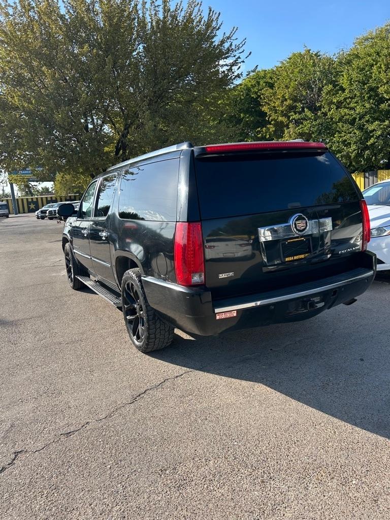 Cadillac Escalade  2011