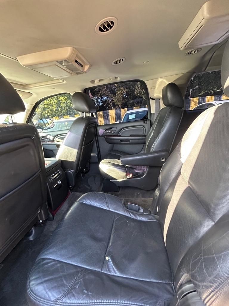 Cadillac Escalade  2011