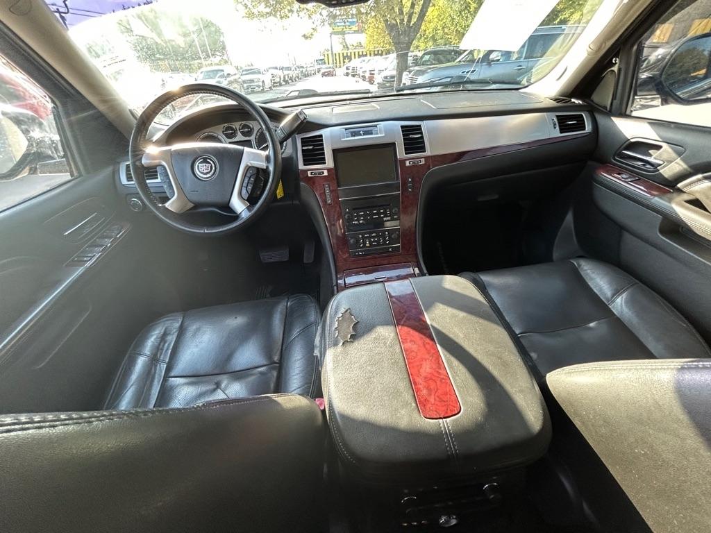 Cadillac Escalade  2011