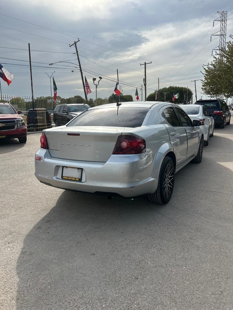 Dodge Avenger  2011