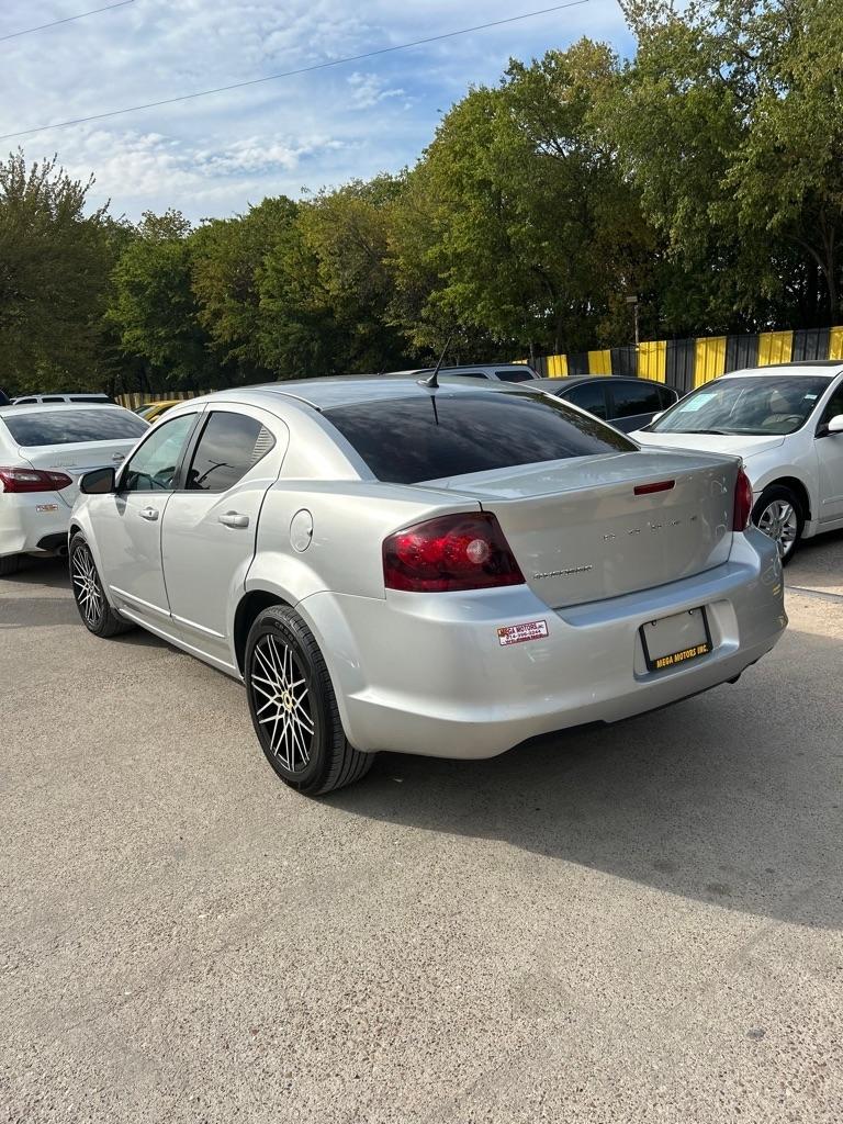 Dodge Avenger  2011