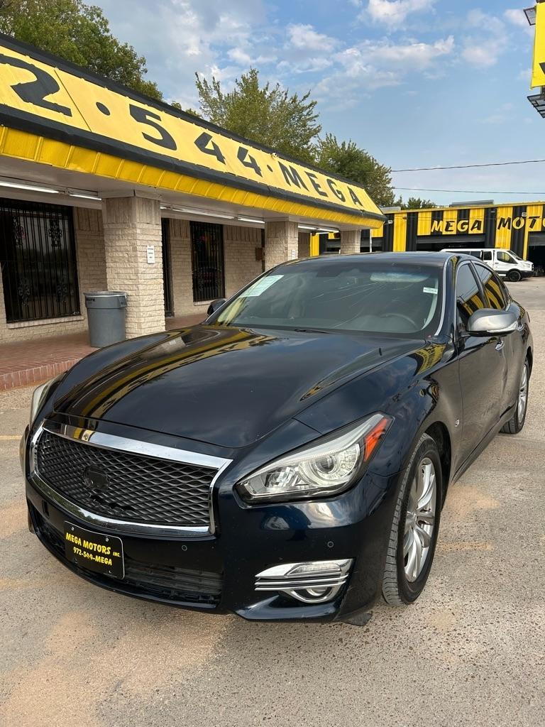 Infiniti Q70  2018