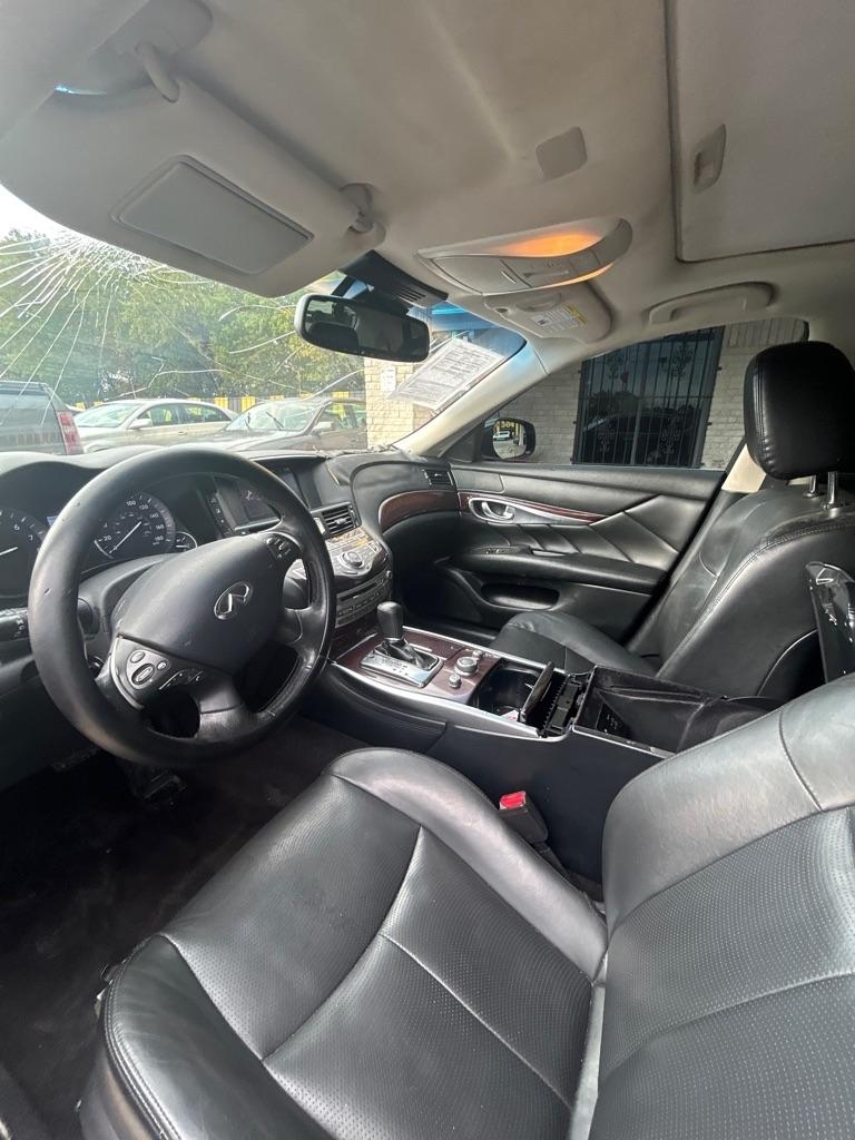 Infiniti Q70  2018