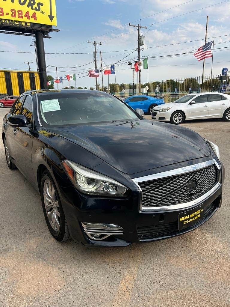 Infiniti Q70  2018