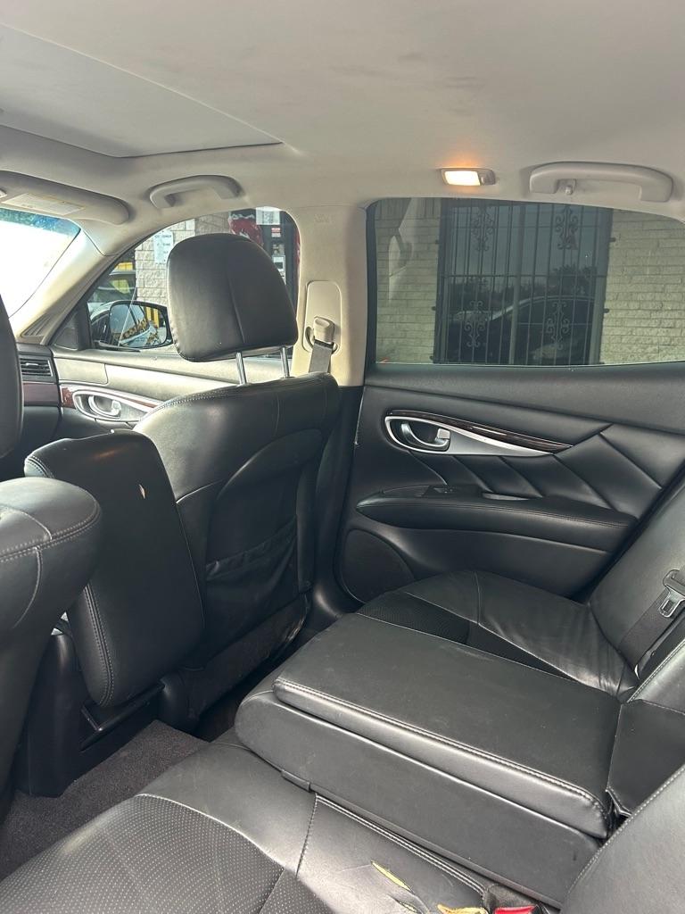 Infiniti Q70  2018