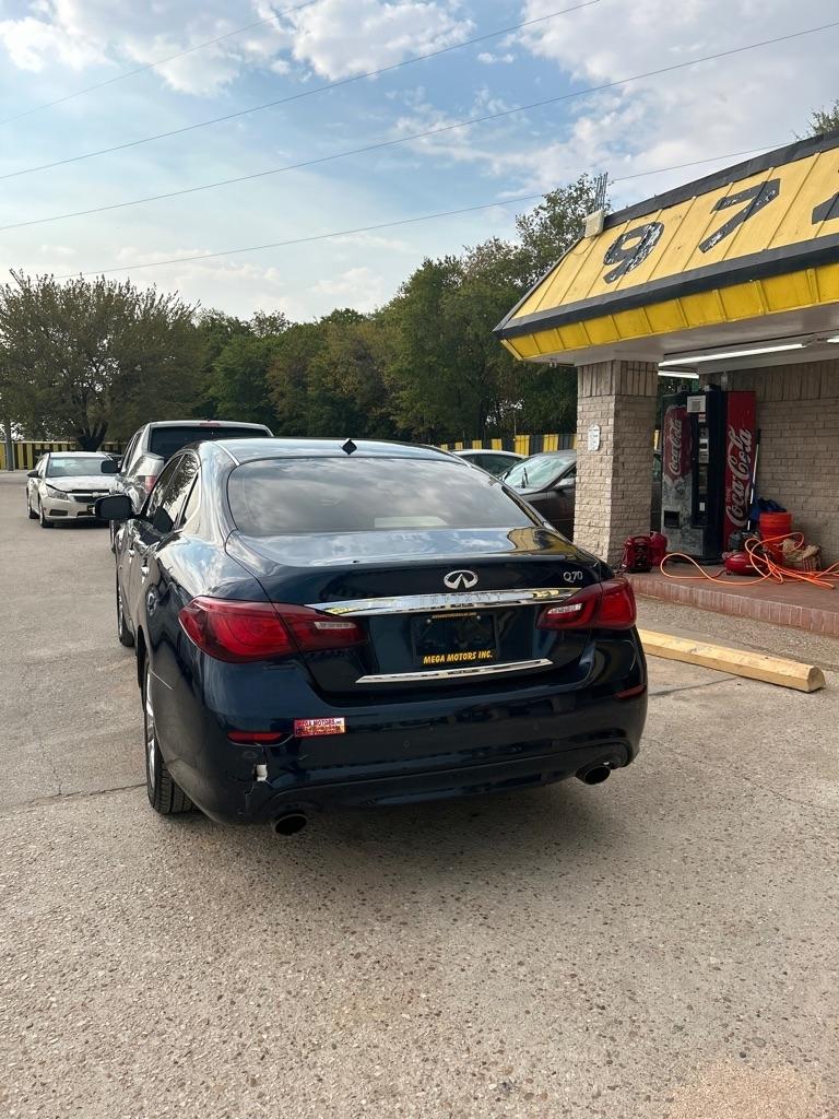 Infiniti Q70  2018